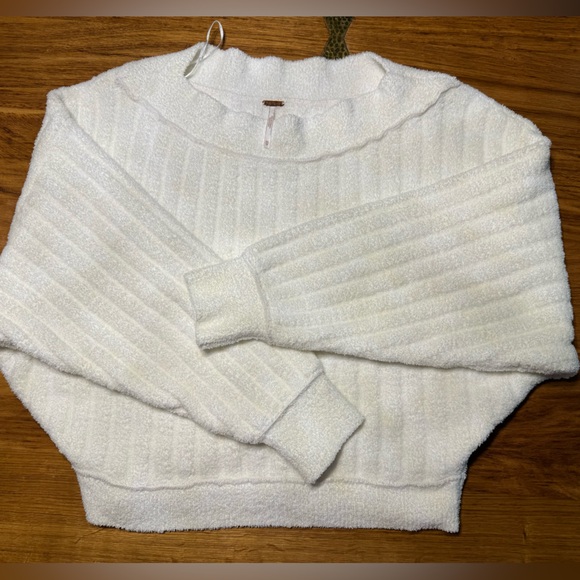 FREE PEOPLE pullover - Picture 2 of 10